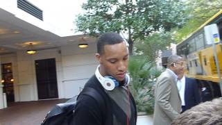 Evan Turner, NBA player for Philadelphia 76ers, signing autographs - TopSignatures.com