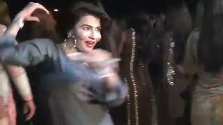 Miss babbli dancer pshto song Dee zenoo zenoo khalkoo lewani koor ta raziee  SWABI DANCER 88