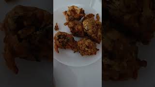 pakora,Samosa#pakistan #pakistanifood #اشتركوا_في_القناة_ليصلكم_كل_جديد #مطعم_ومشاوي_الفيصل_برلين_