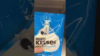 HERSHEY’S KISSES COOKIES ‘N’ CREAM | WHITE CHOCOLATE FLAVOUR #shorts #short #hersheys #kisses #asmr