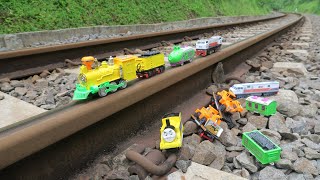 Drama Kereta Api Mainan Balapan dan Merakit Kereta Train set Chuggington dan Steam Train Excavator