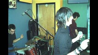 Yeah Yeah Yeahs Live On WFMU Radio 2002 (best live gig they ever did...)