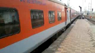 Mumbai Rajdhani Express leaving Mumbai Central !!