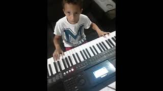 Juninho e seus teclados #musicalizacaoinfantil #suspense #tecladomusical (3)