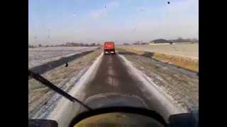 Valtra N121 en N142 met Hawe meststrooiers, loonbedrijf A.G. de Vries