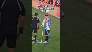 Lionel Messi le pide la hora al juez de línea argentina vs Bolivia #argentina #messi #Bolivia