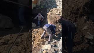 Preparando el area para hacer nuevos muros de piedras. Sin Miedo al éxito