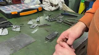 Cutting solid rivets to length