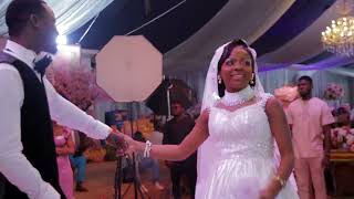 K1 entertains newly wedded couple with romantic tunes at wedding ceremony