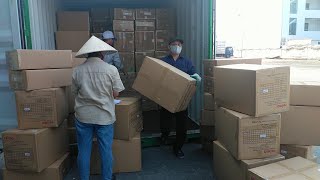 Đếm lại số lượng hàng trong cont | Hải Phòng Logistics.