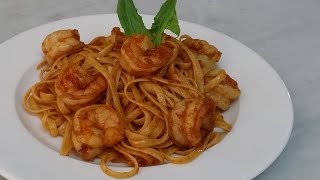 Spaghetti w/prawns sauteed in garlic & butter - Spaghetti c/langostinos salteados en ajo-mantequilla