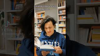 Quando il libro è scritto troppo piccolo: #funnyvideo