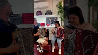 Ás da Concertina com a sua aluna e com esta fantástica modinha muito bonita.