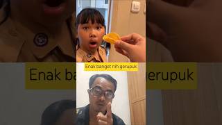 Enak banget nih gerupuk #funny #memes #food #makan #ditakerang