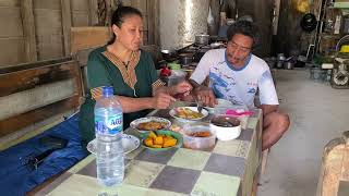 MAK E DAN PAK E MAKAN BERSAMA DENGAN MENU SAYUR WALOH