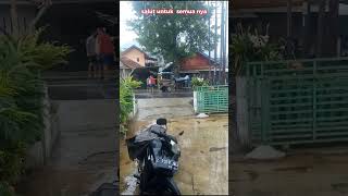 Memberikan pertolongan ketika di jalan  #vlogperjalanan #pedesaan  #shotrs