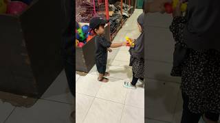 Adek ravellio pinjam tembak ke kakak #shorts #shortsviral #anaklucu #funny #funnyvideo #belanja