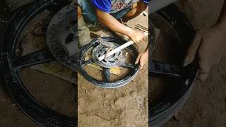 trik tukang las melepas baut cakram berkarat di velg motor. || #welding #tutorial #diy #modifikasi