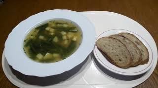 Bohnensuppe mit Wurzelbrotscheiben