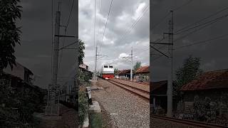 dah lama ga ketemu sama ini #keretaapi #train #locomotive #cc203