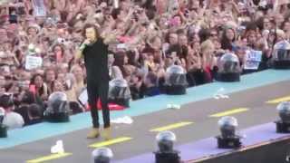 One Direction - Harry being Harry (Brussels, Belgium) HD