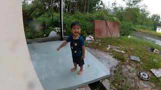 Noah mandi hujan... healing.. #rain #viral  #blippi #childhood