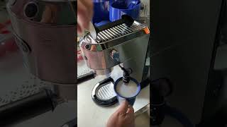 Cappuccino machen mit DeLonghi Dedica