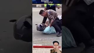 Pengendara motor tabrak polisi