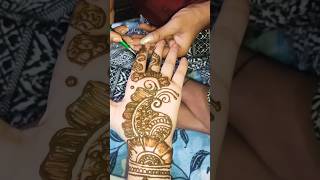 beautiful easy mehendi art 🎭✋ #mehendi #love_status #design #art #enjoylife #handmade #fashion