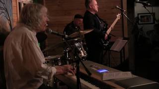 Albert Lee honors Glen Campbell