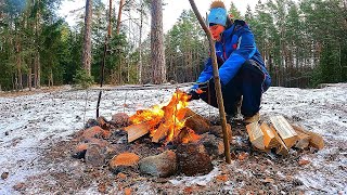 БУШКРАФТ ВЕСНОЙ на берегу дикой реки. НОЧЬ В ЛЕСУ. РЫБАЛКА. ОТДЫХ #311