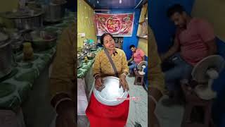 Bank manager aunty selling 30 Rs/- Chicken biryani #kolkatabiryani #kolkatastreetfood #streetfood