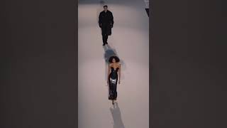 Astonishing Imaan Hammam and her powerful walk for Versace Autumn/Winter 2023 #shorts