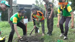 UNS Go Green Rektor bersama Mahasiswa Tanam Pohon