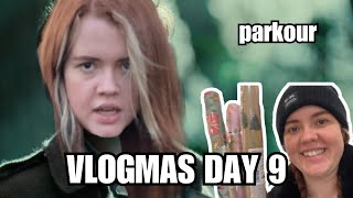 This is the skin of a killer, Bella | VLOGMAS DAY 9 (shopping, winter walk & writing cards)