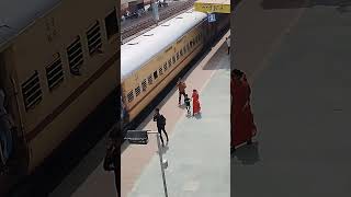 09451_Bhagalpur sf express⚡ 🚄 massive arrival 🔥 #train #viral #viralvideo #trending #indianrailways