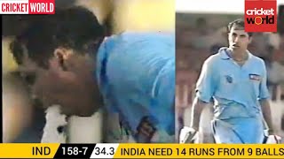 Robin Singh vomiting , still he is Fighting for India.What a commitment, You are the Real Hero