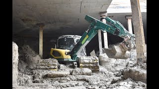 2 Menzi Muck Sonderkonstruktionen im Schlamm - with special equipment in deep mud