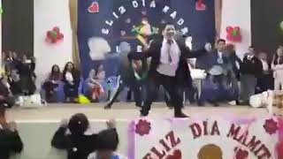 Cuando tu profesor baila mañana no hay Clase