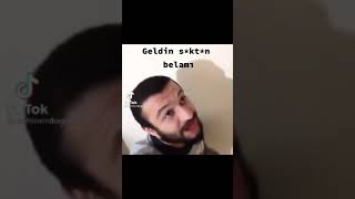 Aykut Elmas şarkı söylerken