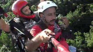 Jose Carlos voando de parapente em São Vicente/SP - Brasil