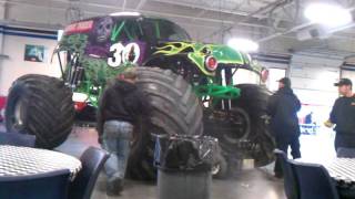 Grave Digger Tire Change (UTI)