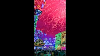 The Dazzling Display That Was The Osborne Family Spectacle of Dancing Lights