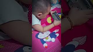 AMAZING BABY PLAYING MOBILE LEGEND GAME