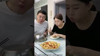 🍲🤣 Hilarious Couple's Ultimate Food Showdown: Who Will Be the Champion? 🏆🍽️ #EpicFoodChallenge