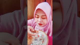 makan siang ikan goreng dan sambal mangga