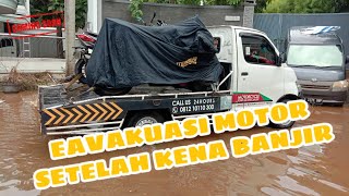 EVAKUASI MOTOR SETELAH KENA BANJIR SEMETER