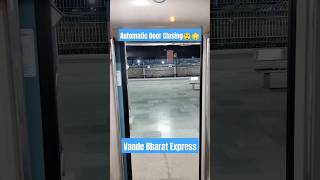 AUTOMATIC DOOR CLOSING 😨😱🤯 #VandeBharatExpress #shorts #viral #youtubeshorts