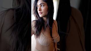 Uff Mrunal thakur eyes