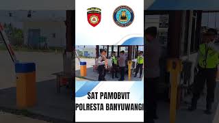 Anggota Satpamobvit Polresta Banyuwangi melaksanakan pengamanan Obvitnas PT BSI